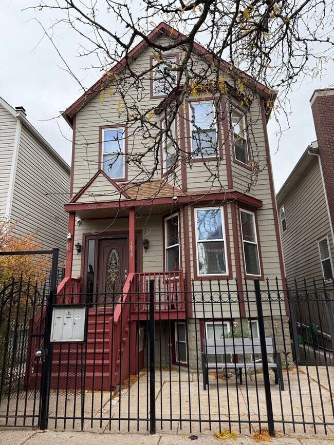 Primary Photo - 1839 N Washtenaw Ave