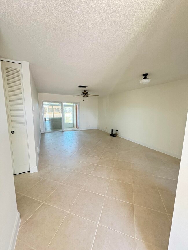 Building Photo - 2765 Ashley Dr W