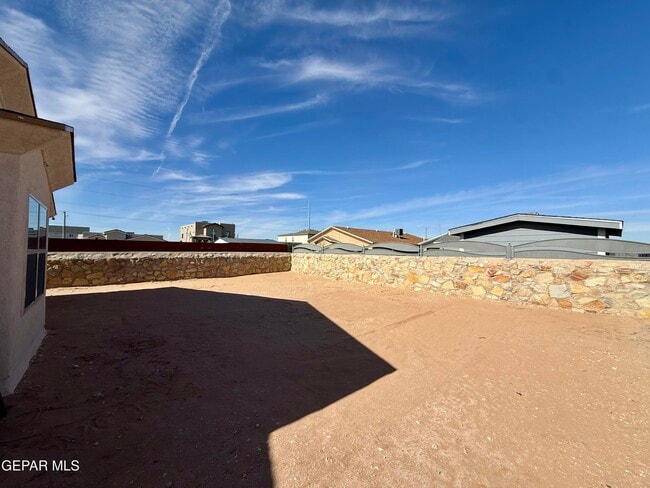 Building Photo - 15005 DREAM