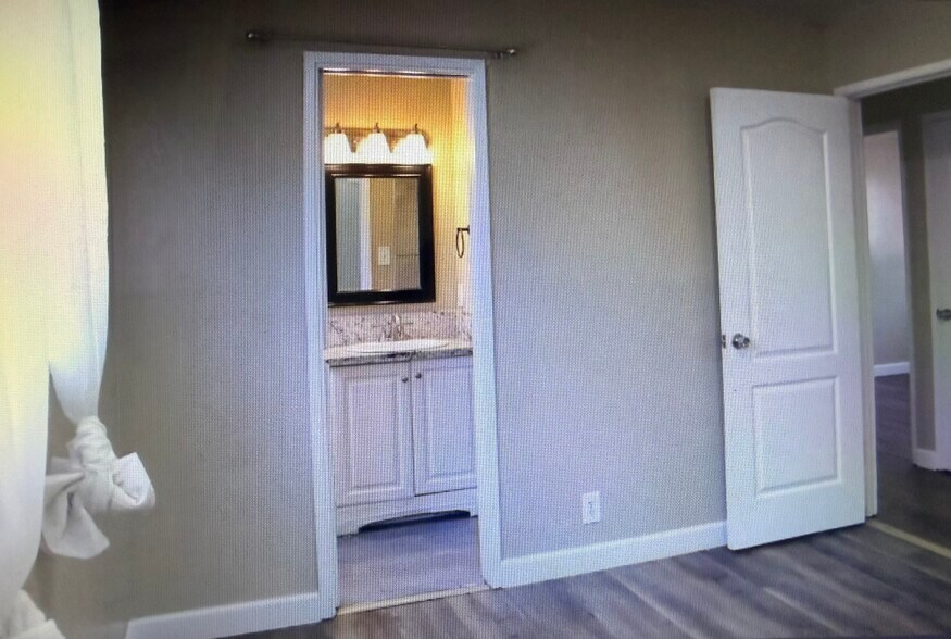 Building Photo - 1820 Celeste Dr