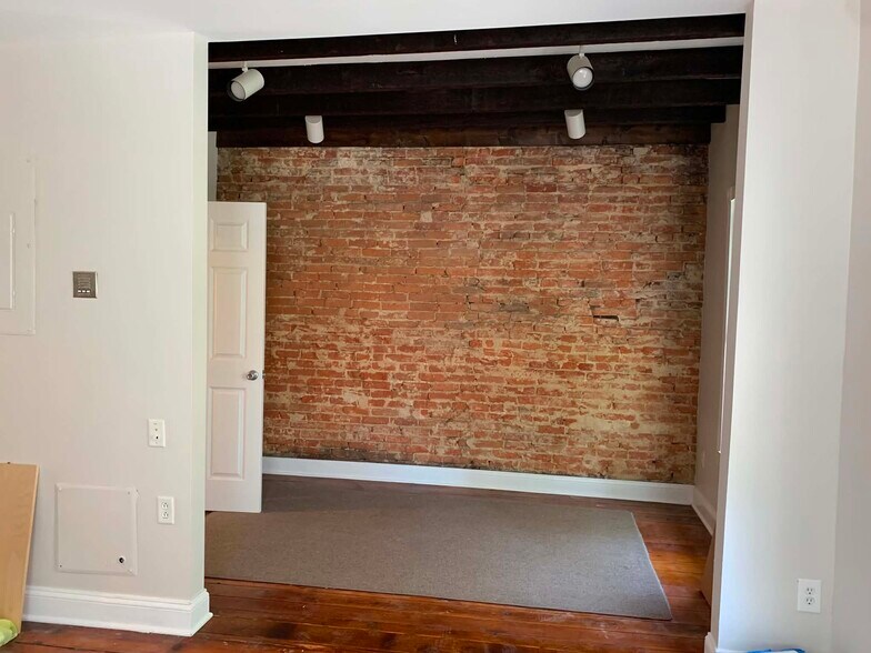 Office - 7 E Franklin St