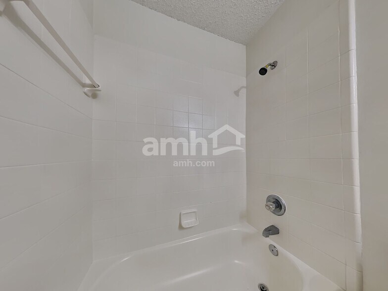 Building Photo - 7804 Spring Branch Dr S