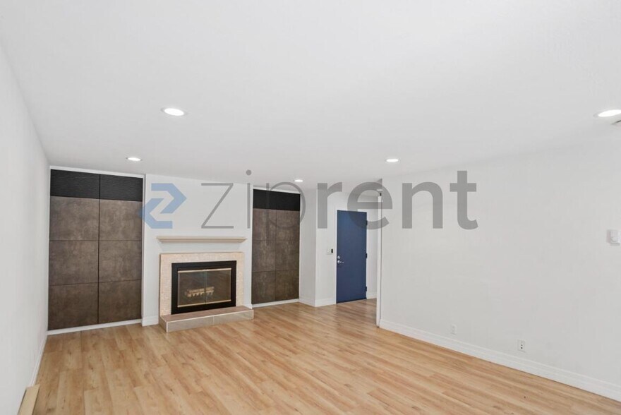 Building Photo - Unit 27