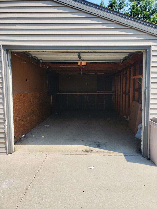 Building Photo - 310 Clymer Rd