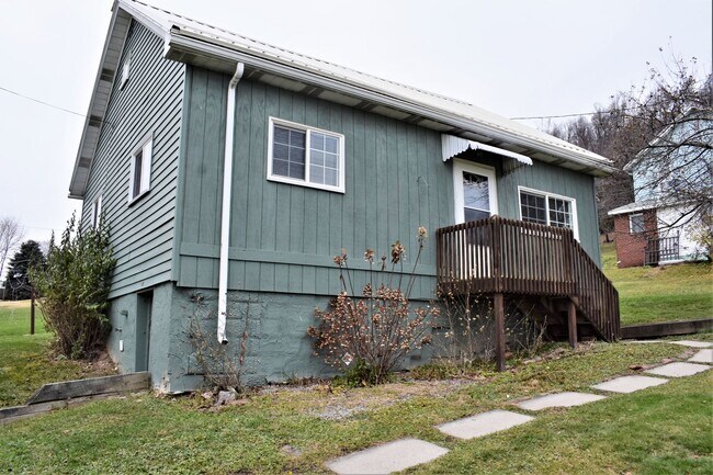 Building Photo - Newly updated 3 bedroom, 1 bathroom house....