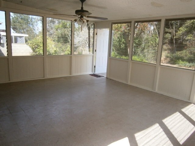 Building Photo - 3 Bedrooms/2 Bathrooms Single Story Home i...