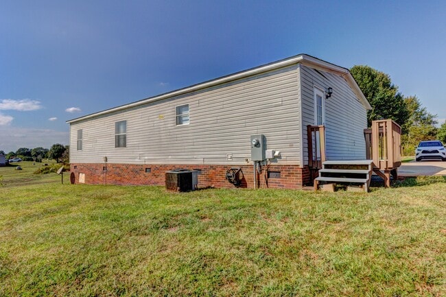 Building Photo - 3569 Oakdale Dr