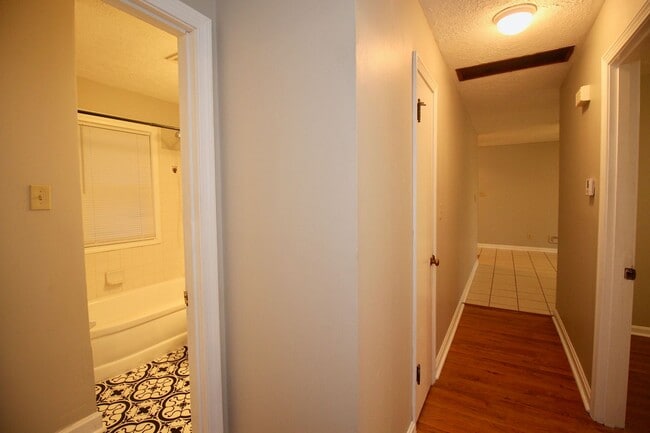 Building Photo - Adorable 3-brm brick ranch with lots of na...