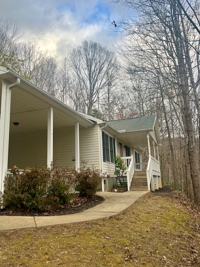 Building Photo - Rocky Creek Cottage