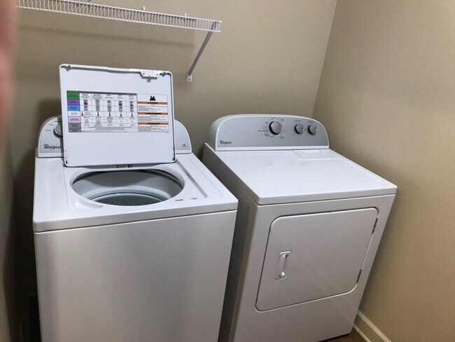 Building Photo - 2715 Bobcat Dr