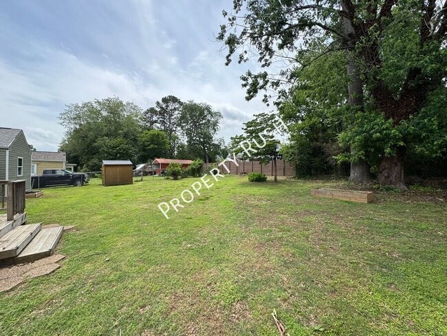 Building Photo - 743 Lanoir St