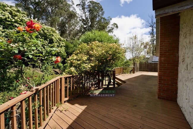 Building Photo - 801 Chamberlain Ct