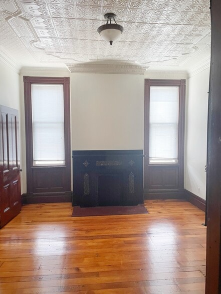 Building Photo - 1607 Sarah St