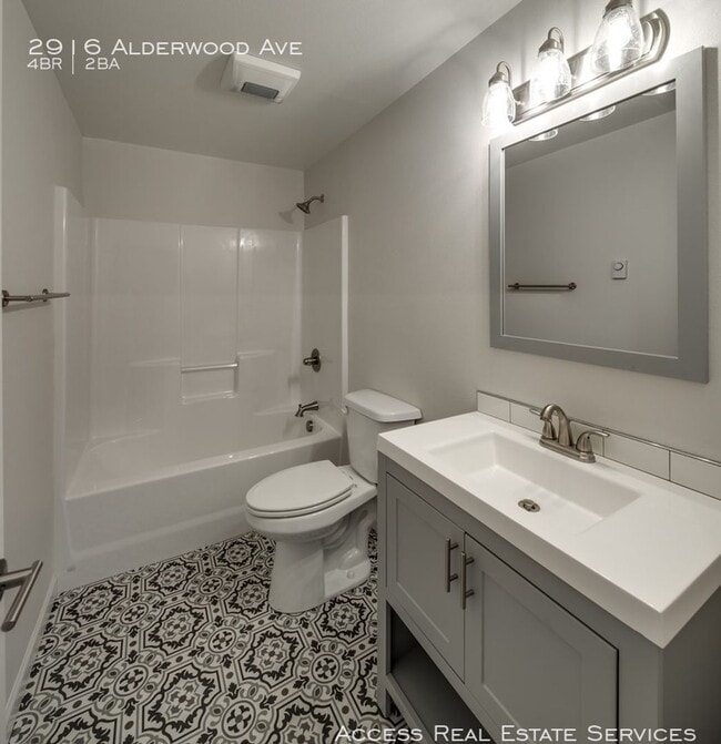 Building Photo - 2916 Alderwood Ave
