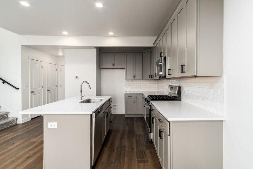 Kitchen - 11628 S Watercourse Rd
