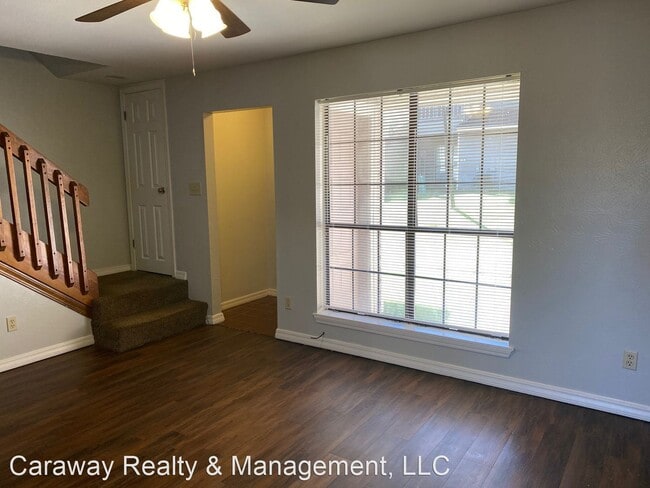 Building Photo - 2 br, 1.5 bath House - 4111 Pines Rd. #71 ...