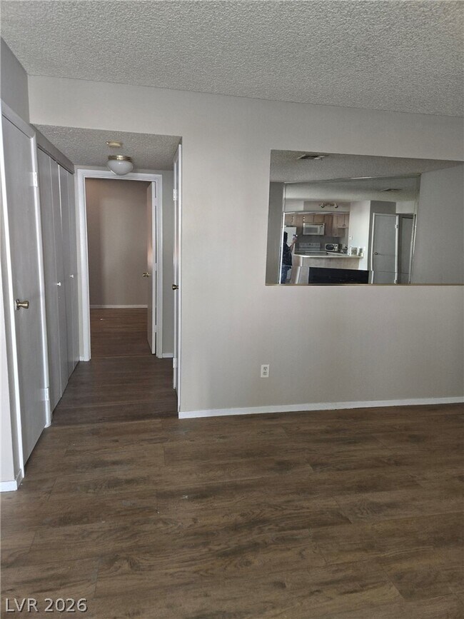 Building Photo - 701 Rock Springs Dr