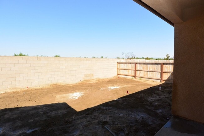 Building Photo - Newer northwest Visalia home in Ashton Park Gated Community