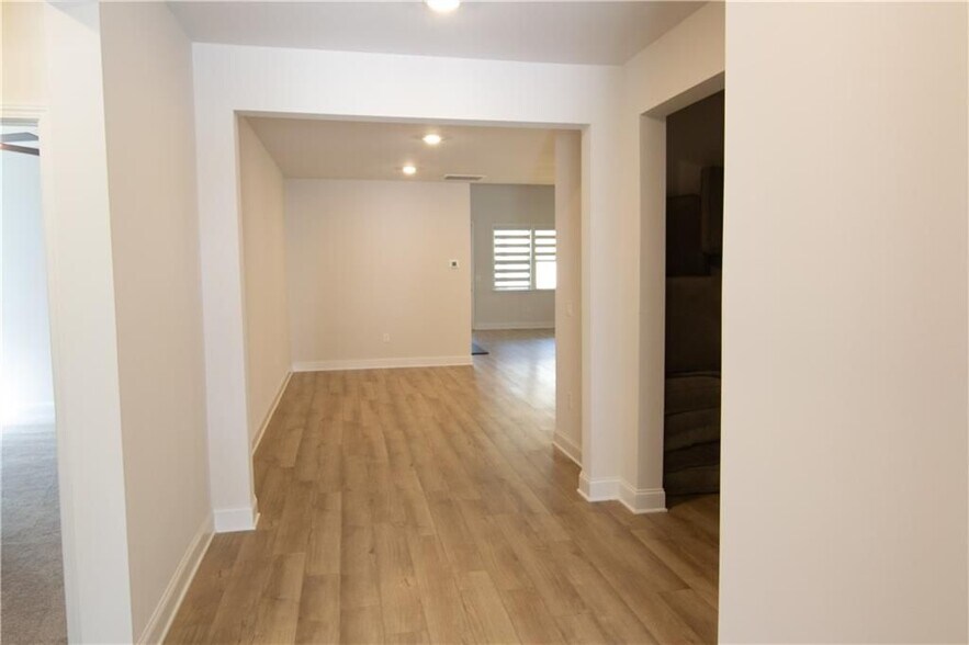 Building Photo - 2472 Knob Crk Rd