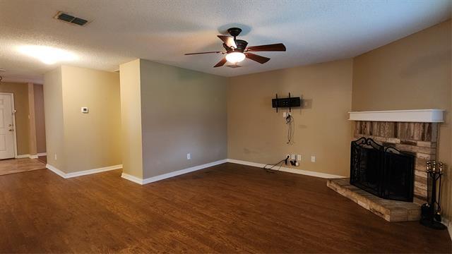 Building Photo - 2604 Bandera Pl