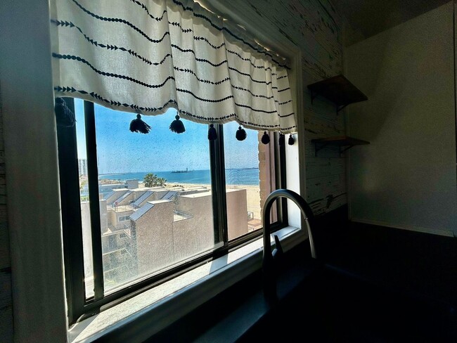 Building Photo - 7th Floor Studio Condo in Historic Buildin...