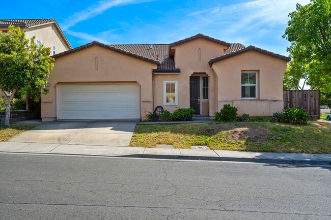 Building Photo - Spacious 3-Bed, 2-Bath Single Level Home