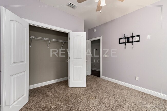 Building Photo - Modern Comfort Meets Luxury Living in Mobile