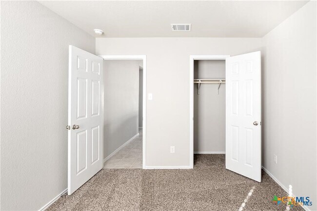 Building Photo - 1605 Mesa Verde Dr