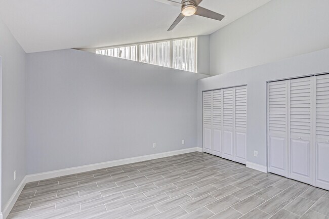 Building Photo - 1240 Summit Pl Cir