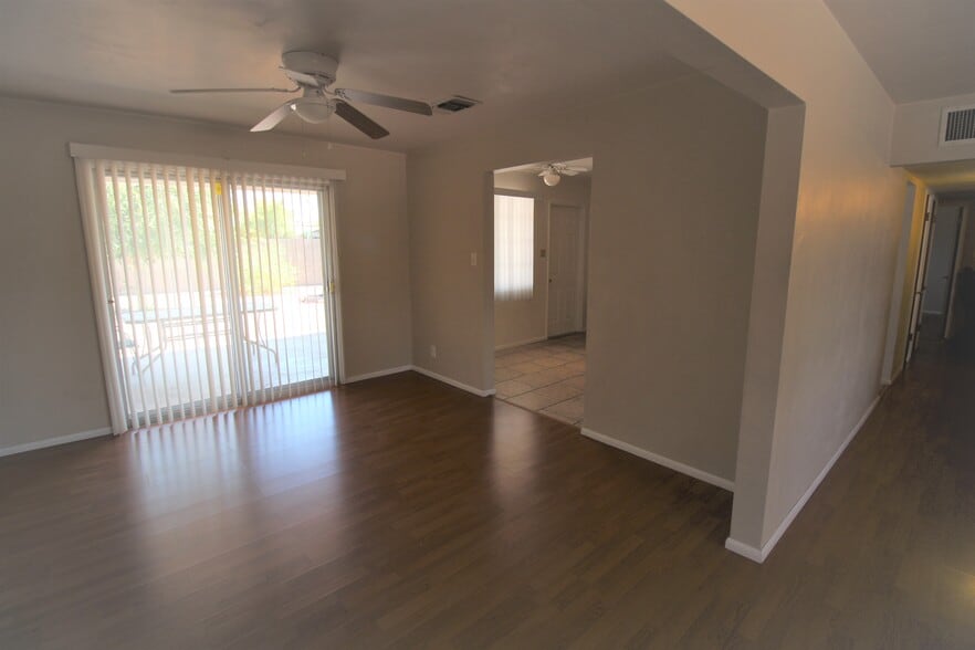 Dining Room looking into kitchen - 1023 W 18th St