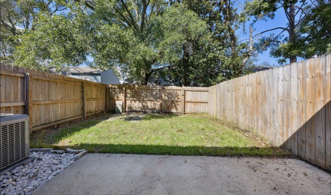 Building Photo - 2/2 townhome located near NAS Jax