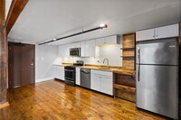 Building Photo - 558 St Francis St