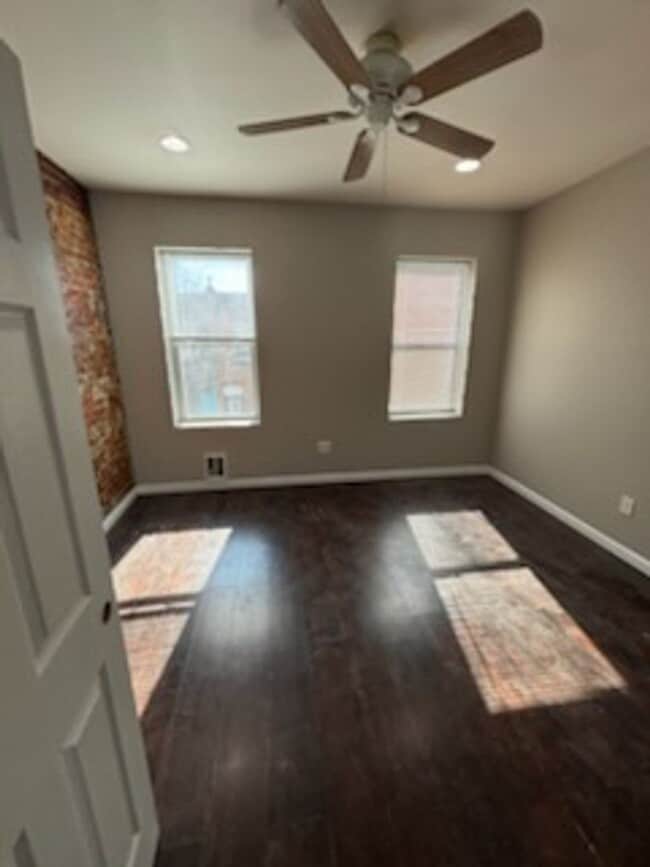 Building Photo - Spacious 3 Bed / 3 Full Bath Home w/ Private Gated Backyard – Move-In Ready!