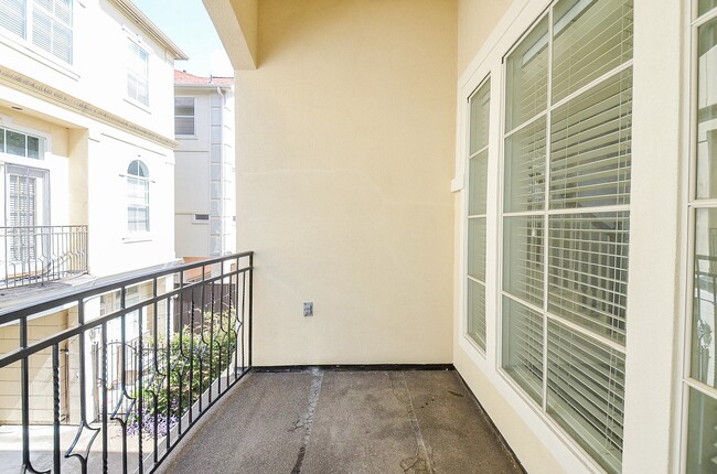 Building Photo - 5208 Blossom St