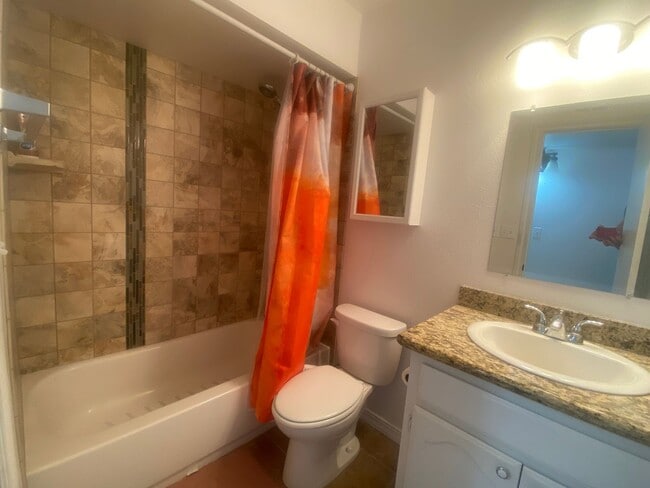 Building Photo - Remodeled 4-Bedroom Home in the Heart of K...