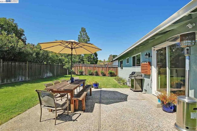 Building Photo - 4833 Primrose Ln