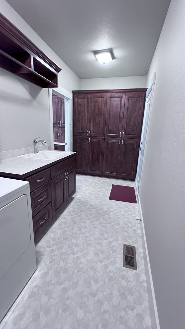 Building Photo - NEW LISTING! Latah Valley 3 bed/2 bath mus...