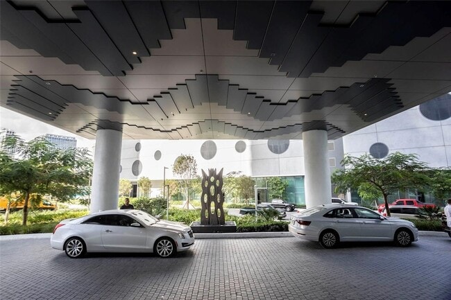 Building Photo - 650 NE 32nd St