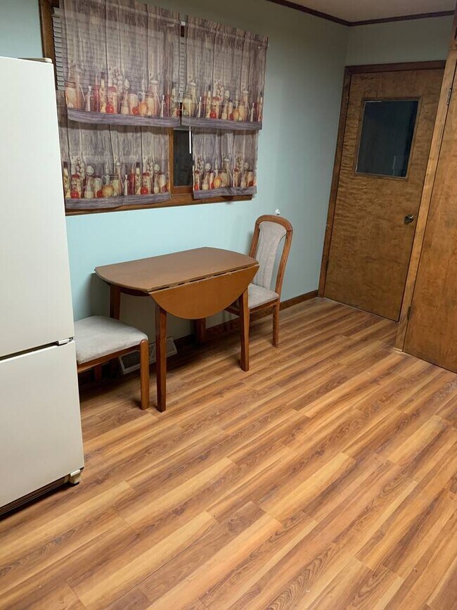 Building Photo - 1130 E Garfield St