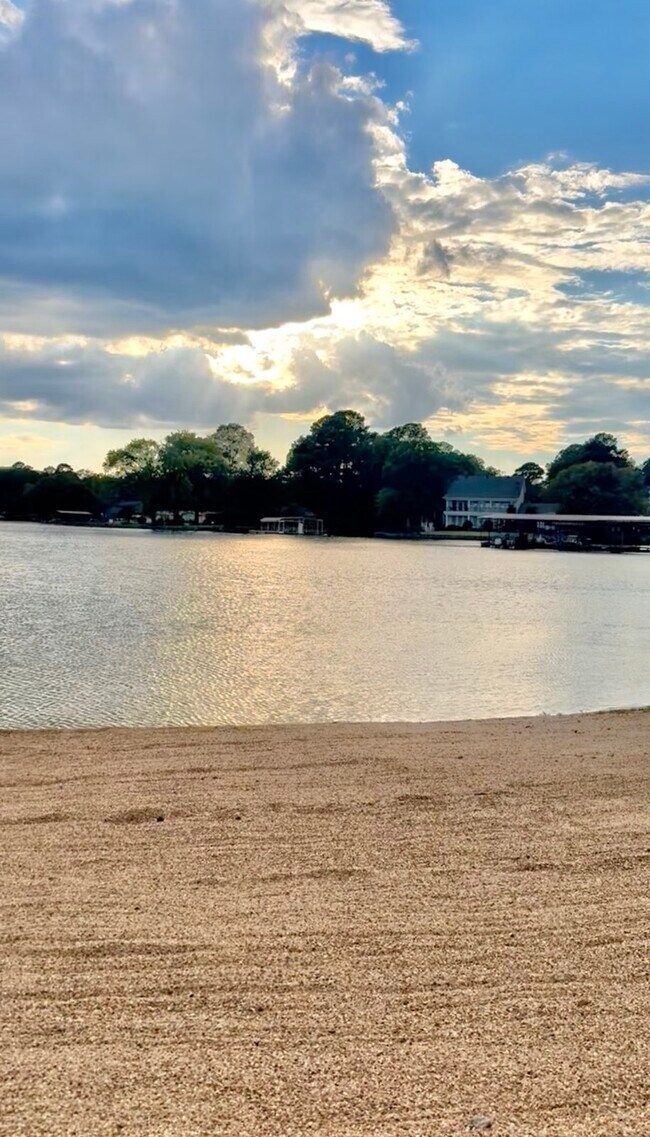 Building Photo - 5371 Central Ave