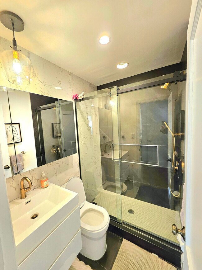 Building Photo - 301 E Glen Ave