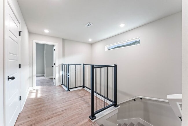 Building Photo - 491 S Happy Hollow Rd