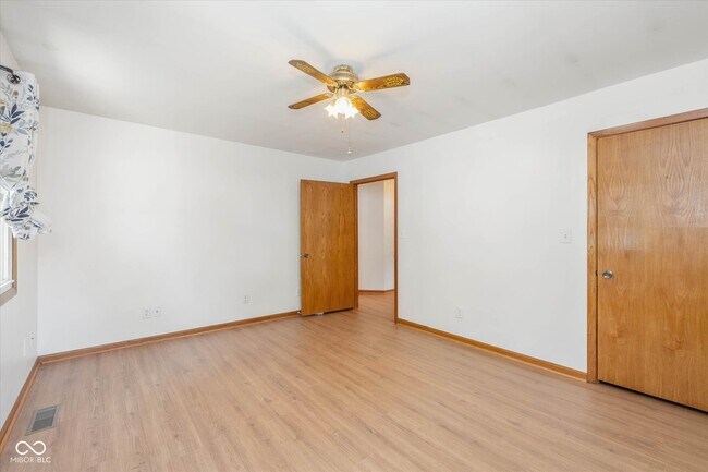 Building Photo - 900 Yandes St