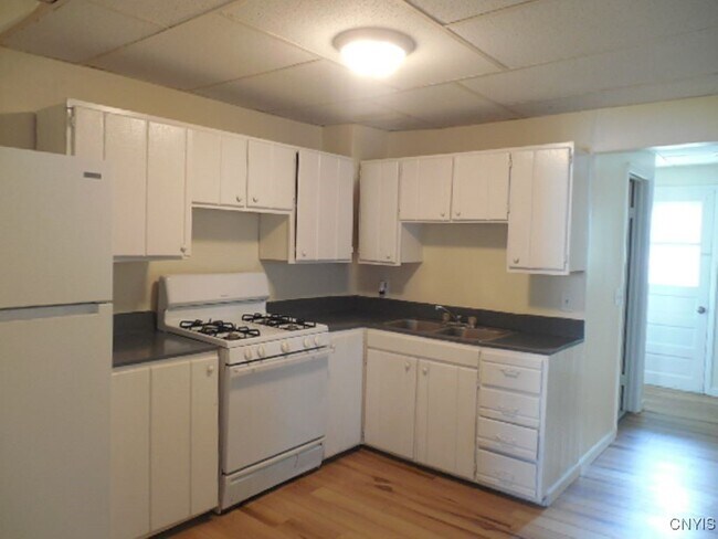 Building Photo - 835 Ann St