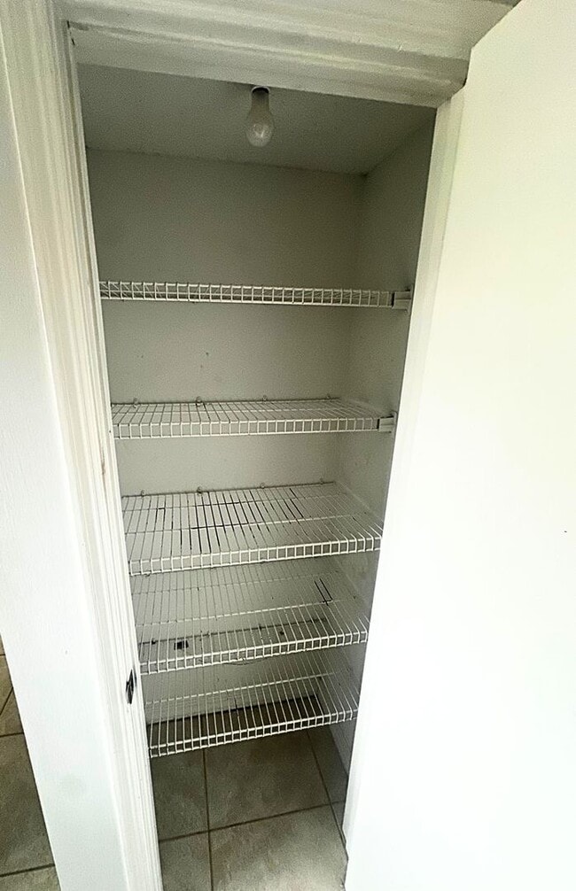 Building Photo - Fisherman's Delight