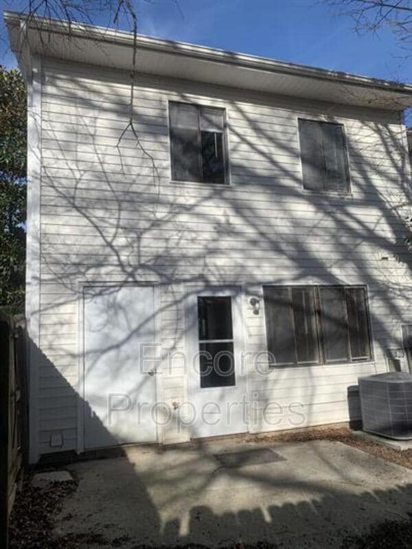 Building Photo - 1411 Foxwood Dr