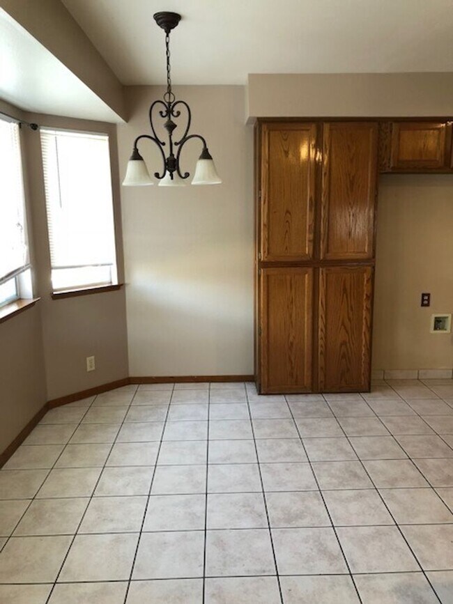 Building Photo - 980 Lakewood Dr