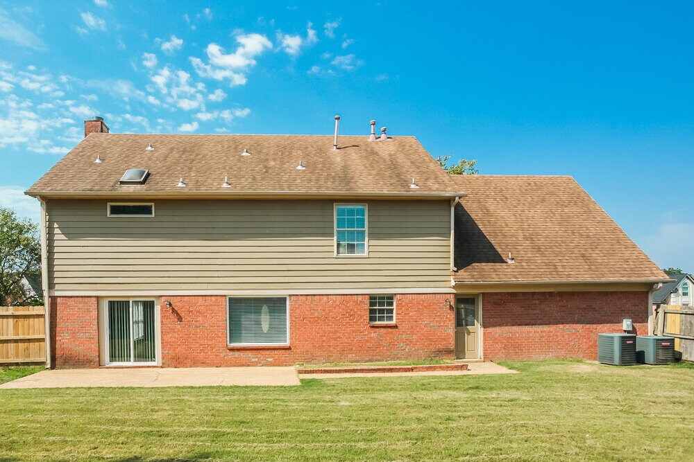 Building Photo - 4498 Whispering Bend Dr