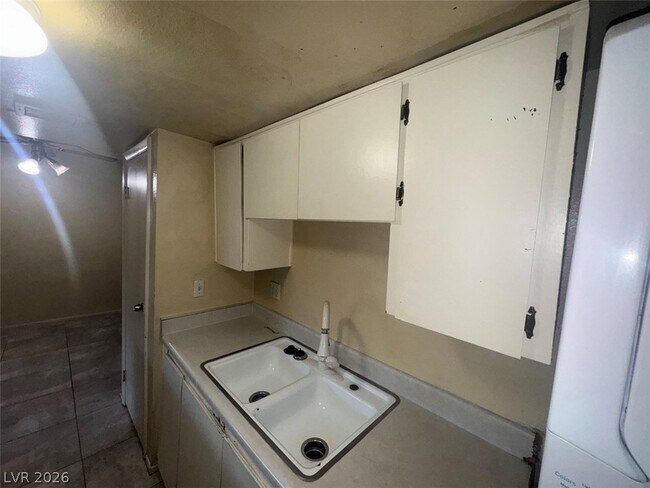 Building Photo - 1497 Dorothy Ave