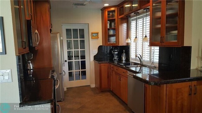 Building Photo - 191 SE 9th Ct